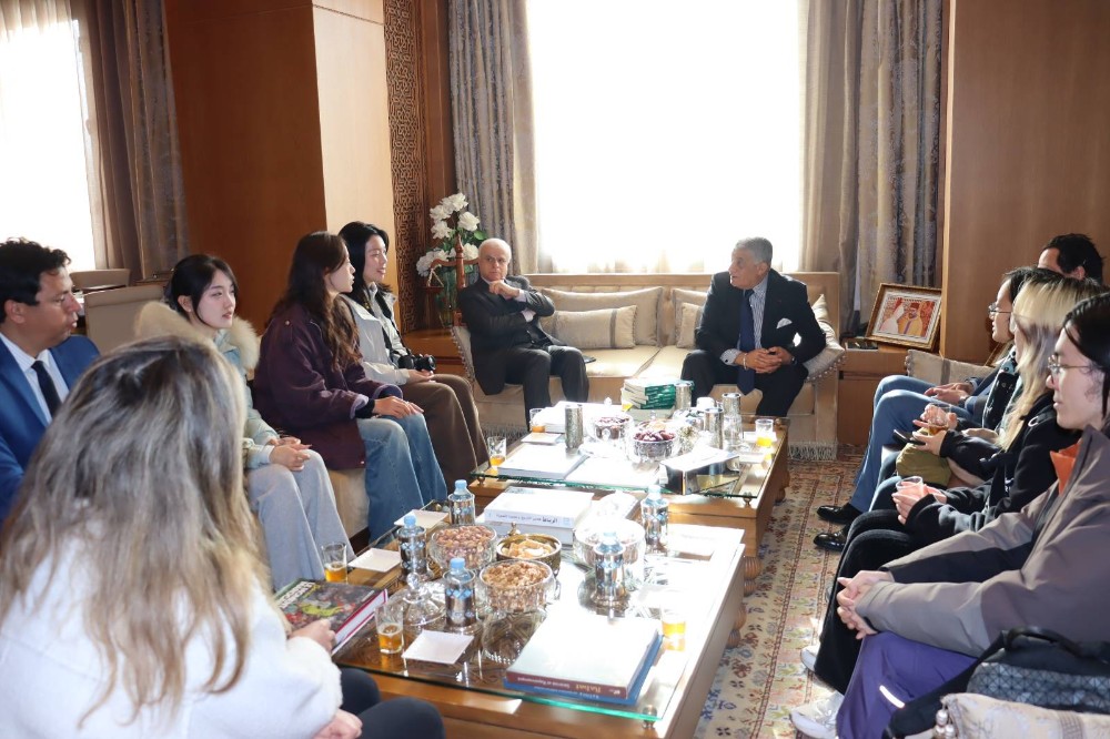 طلبة صينيون في زيارة للمحكمة الدستورية