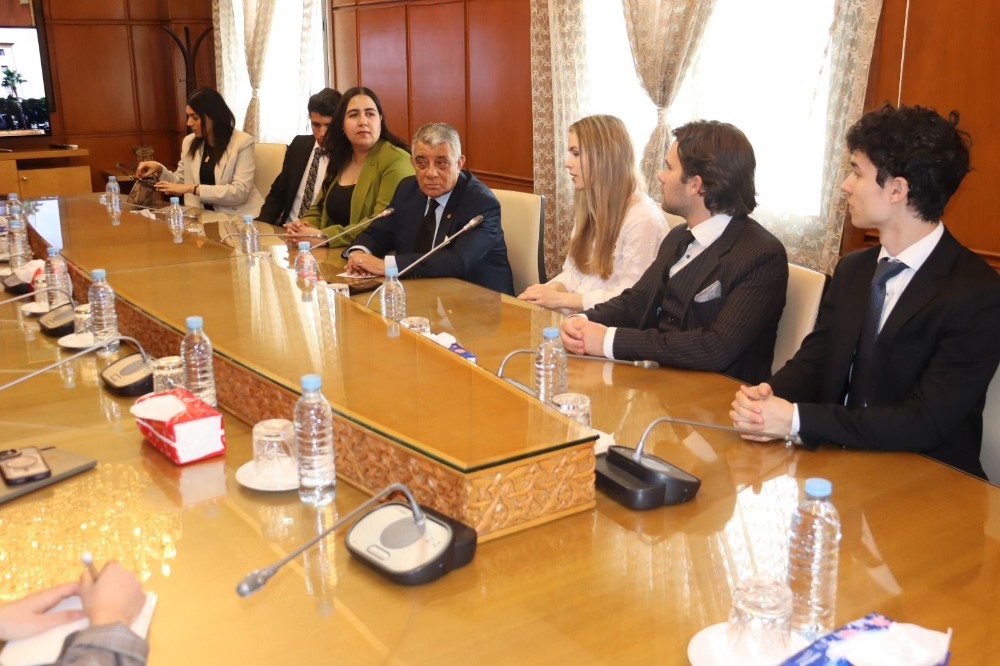 صورة النشاط طلبة من جامعة كارولي غاسبار ببودابست في زيارة للمحكمة الدستورية