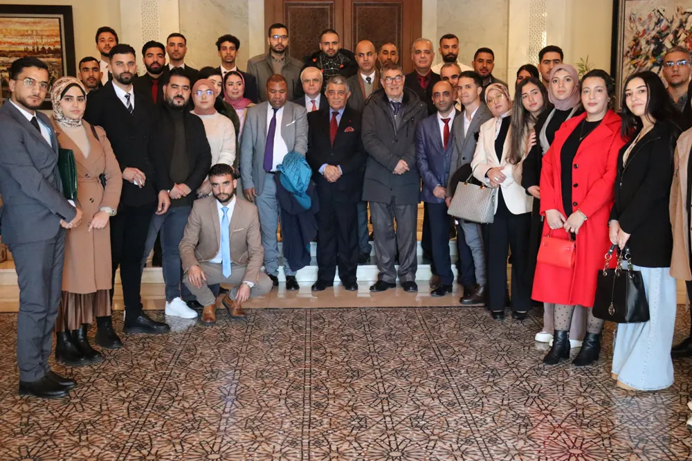 صورة وفد طلابي من كلية العلوم القانونية والاقتصادية والاجتماعية من جامعة محمد الأول بوجدة في زيارة للمحكمة الدستورية